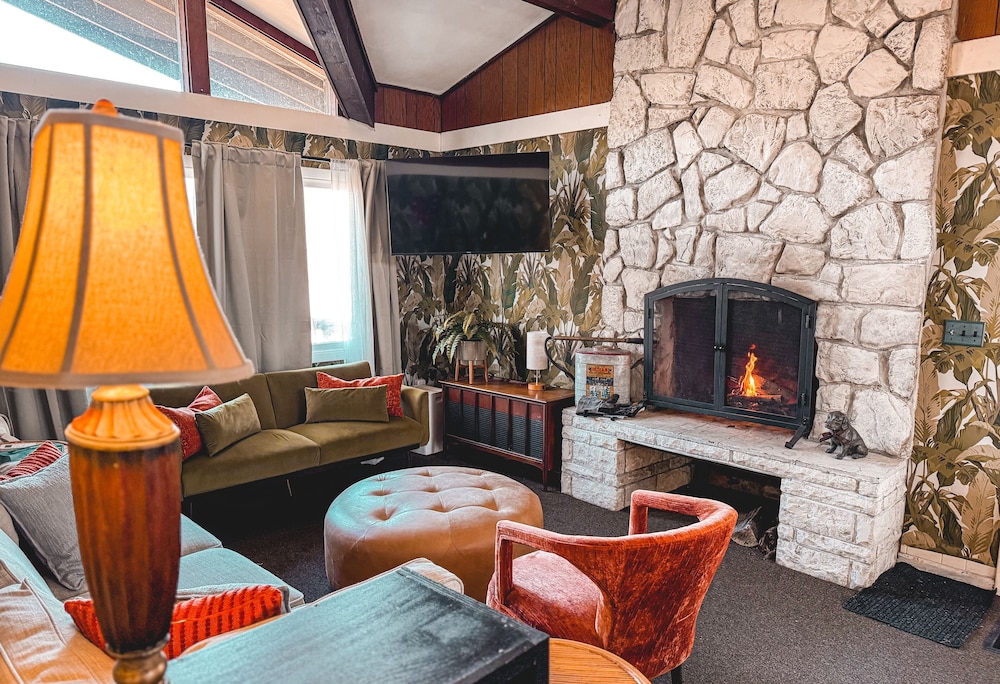 The Springs Motel - photo 41