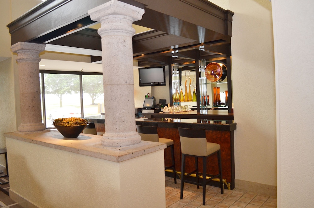 Doubletree by Hilton Houston Hobby Airport - photo 37