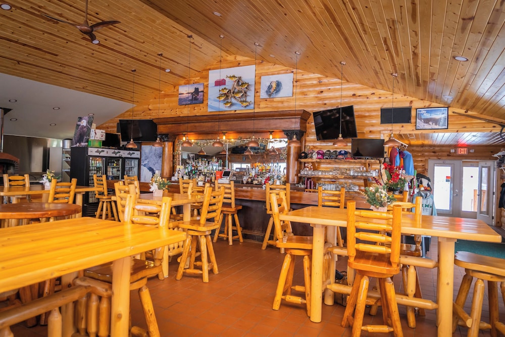 AJ's Lodge and Oven - photo 35