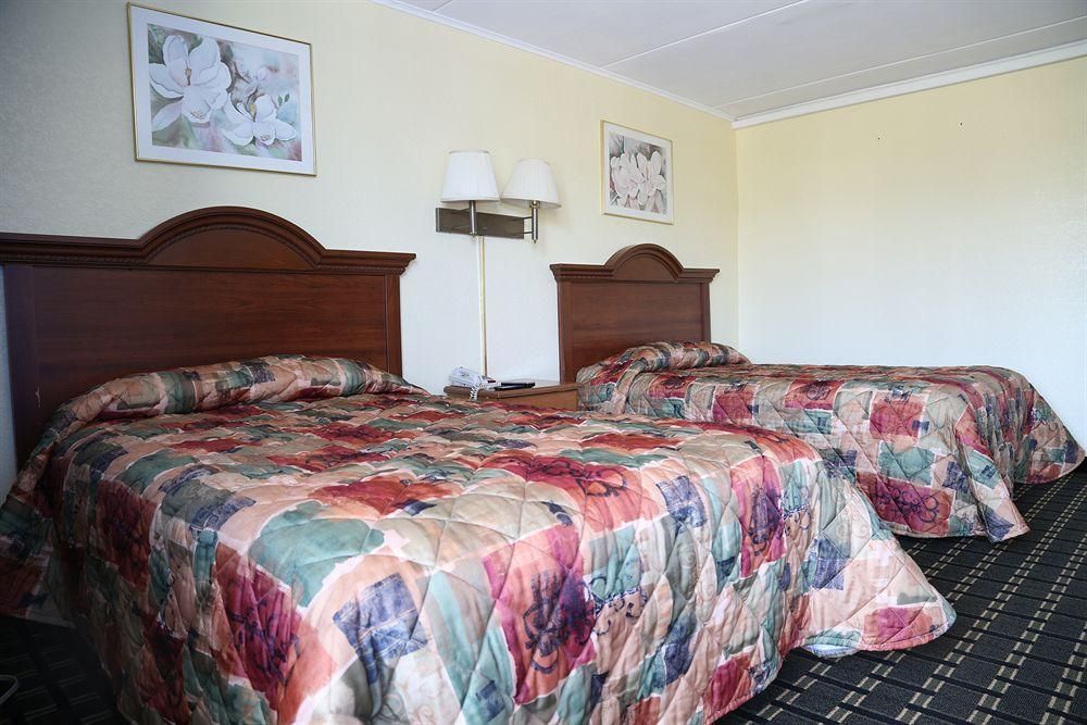 Rodeway Inn Woodbridge - photo 3