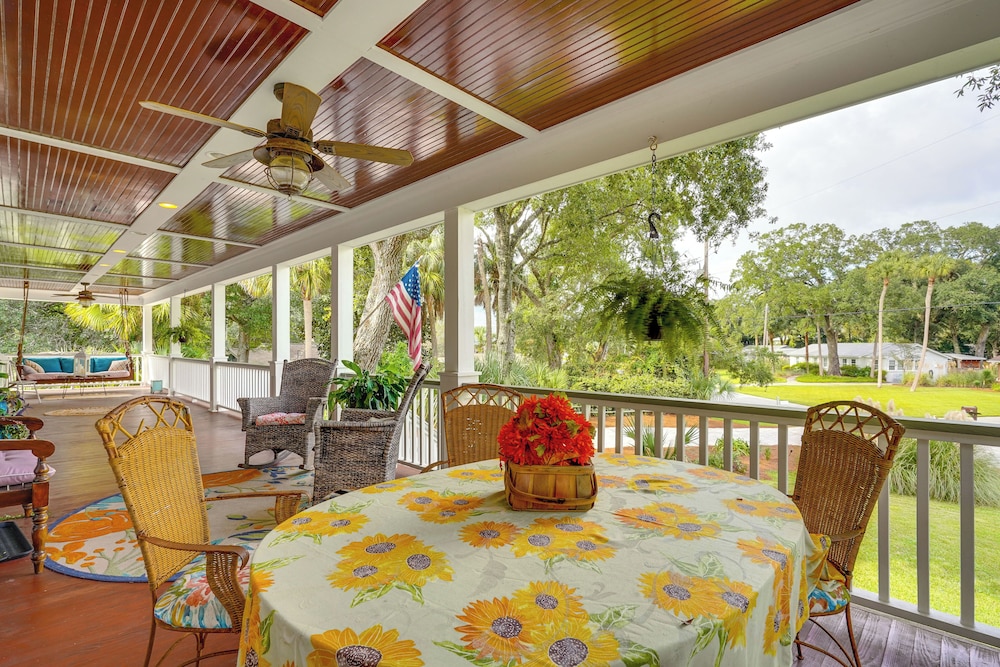 Walk to Beach: Gem w Pool & Spa in Isle of Palms - photo 2