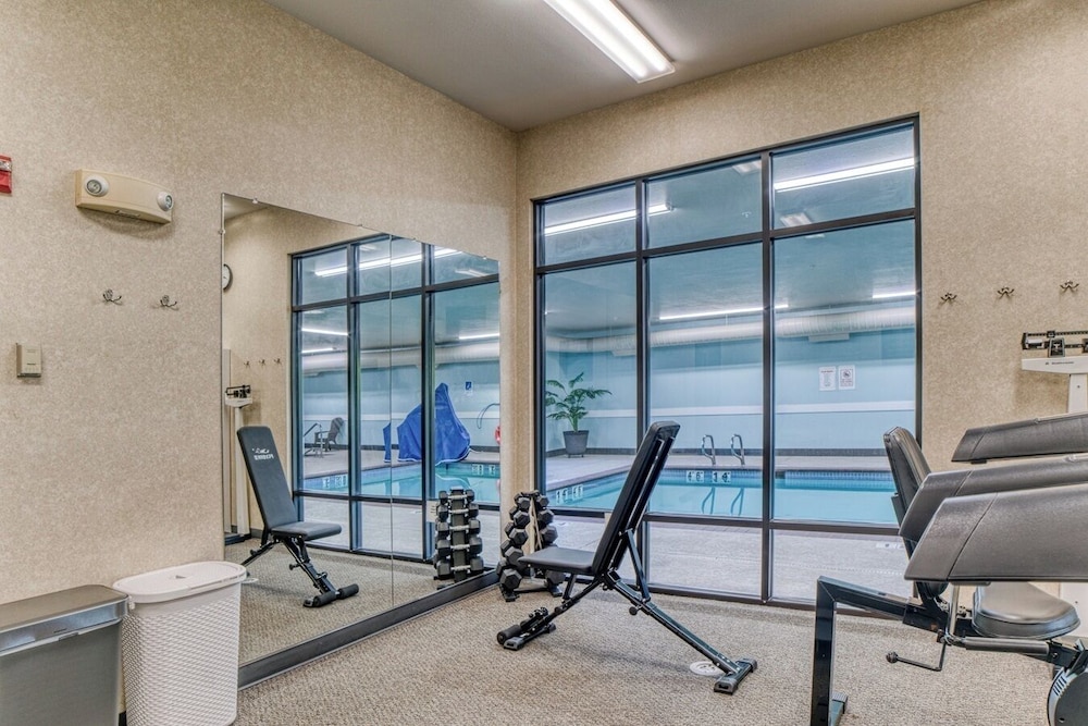 Evergreen Inn and Suites - photo 24