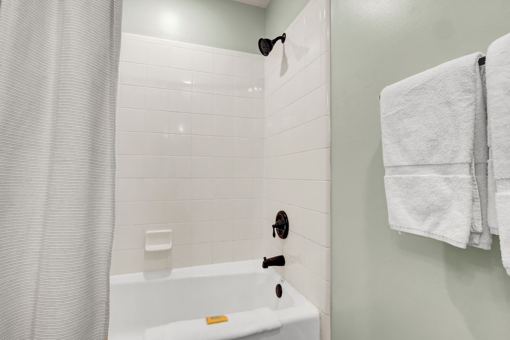 Sandpeddler Inn & Suites - photo 239