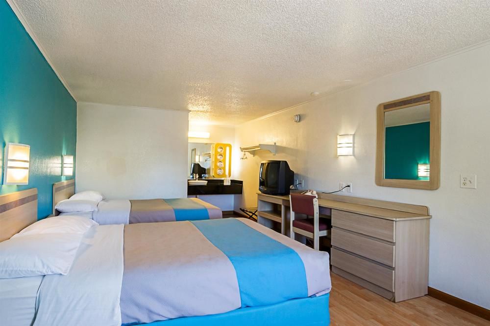 Motel 6 Bloomington Indiana - photo 9