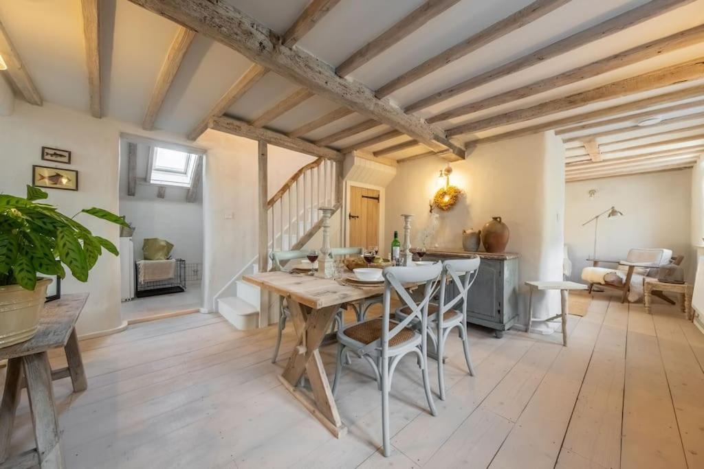 Beekeeper's Cottage — 4-Star Luxury Hotel in Fakenham, United Kingdom