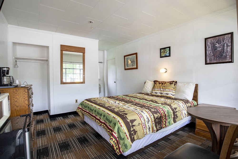 Lloyd's On The River Country Inn By Oyo - photo 21
