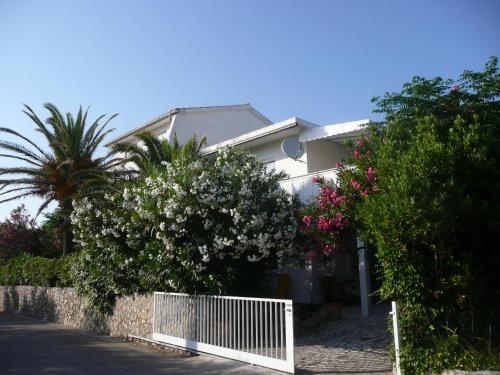 Apartments by the sea Barbat Rab 21169 — 4-Star Luxury Hotel in Rab, Croatia