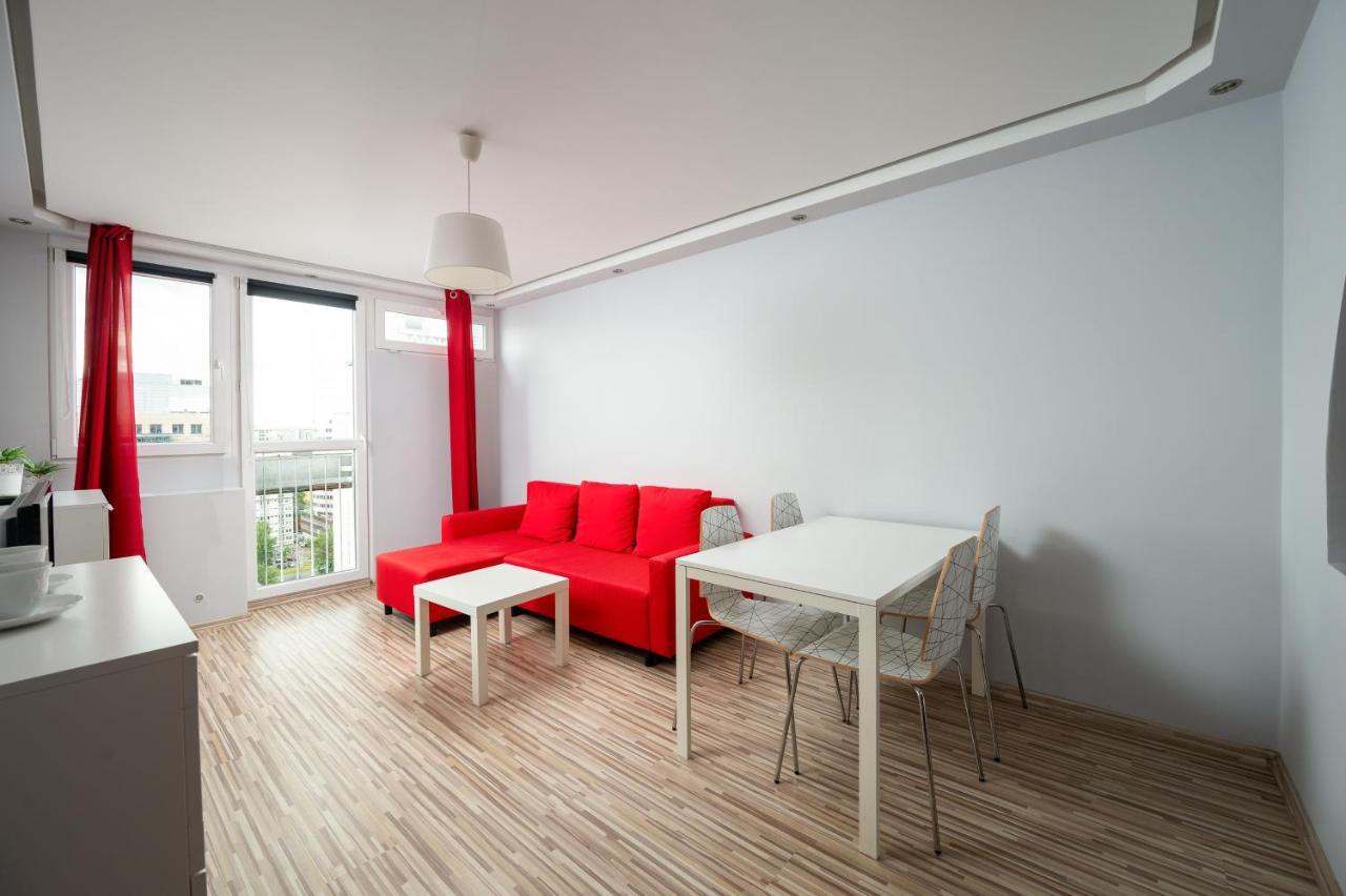 Krochmalna Red Apartment by BookingHost — 4-Star Luxury Hotel in Warsaw, Poland