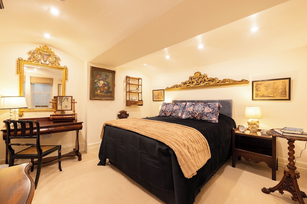 Large 4 bed 8 guests W patio 1841 House Paddington — 4-Star Luxury Hotel in London, United Kingdom