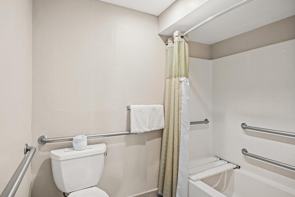Vagabond Inn Whittier - photo 26