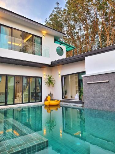 Villa Coco Tropical Paradise with Private Pool — 4-Star Luxury Hotel in Thalang, Thailand