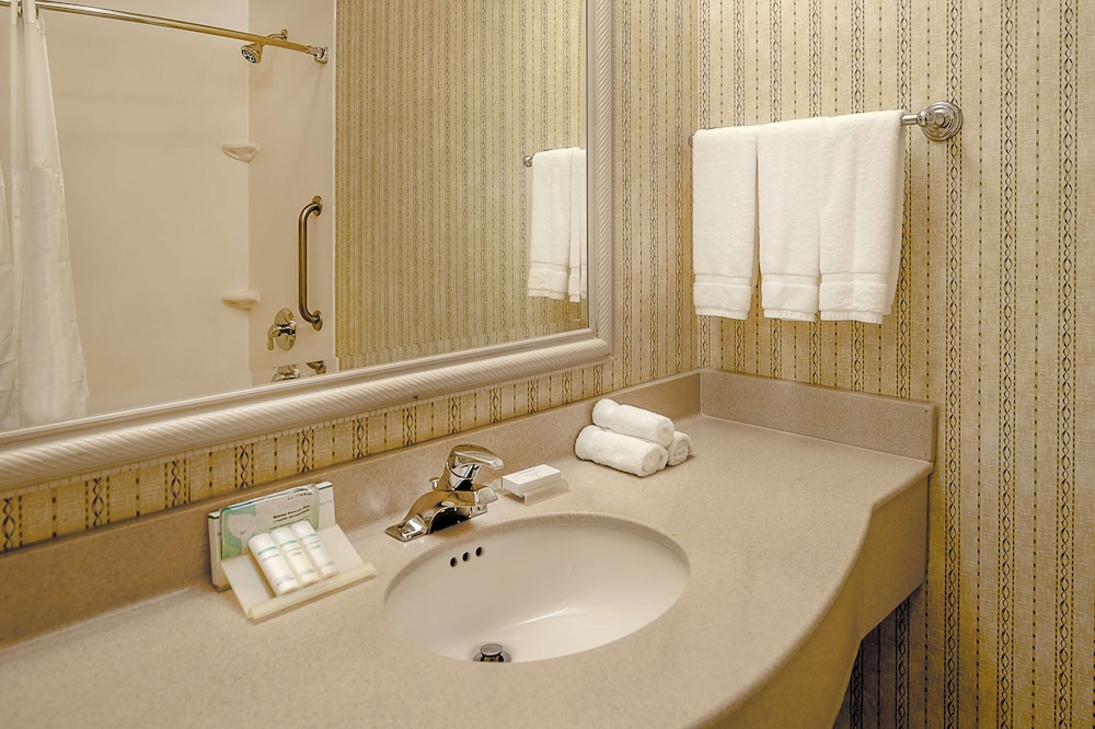 Hilton Garden Inn Chesterfield - photo 18