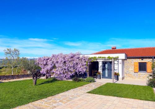 Casa Miranda family comfort in a quiet area near the sea with BBQ and FREE parking — 4-Star Luxury Hotel in Koper, Slovenia