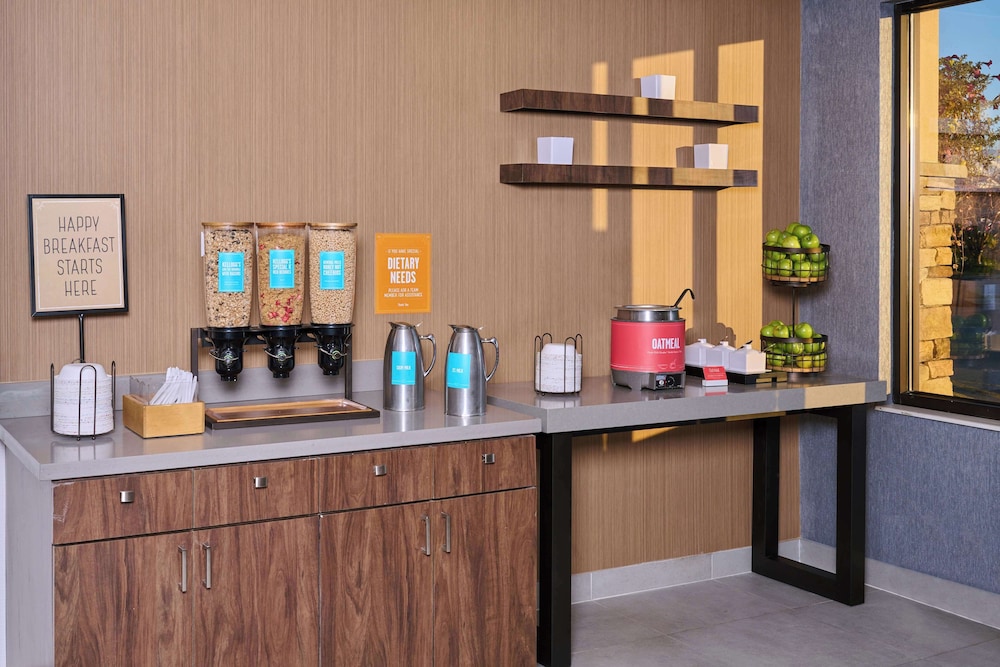 Hampton Inn Anchorage - photo 14