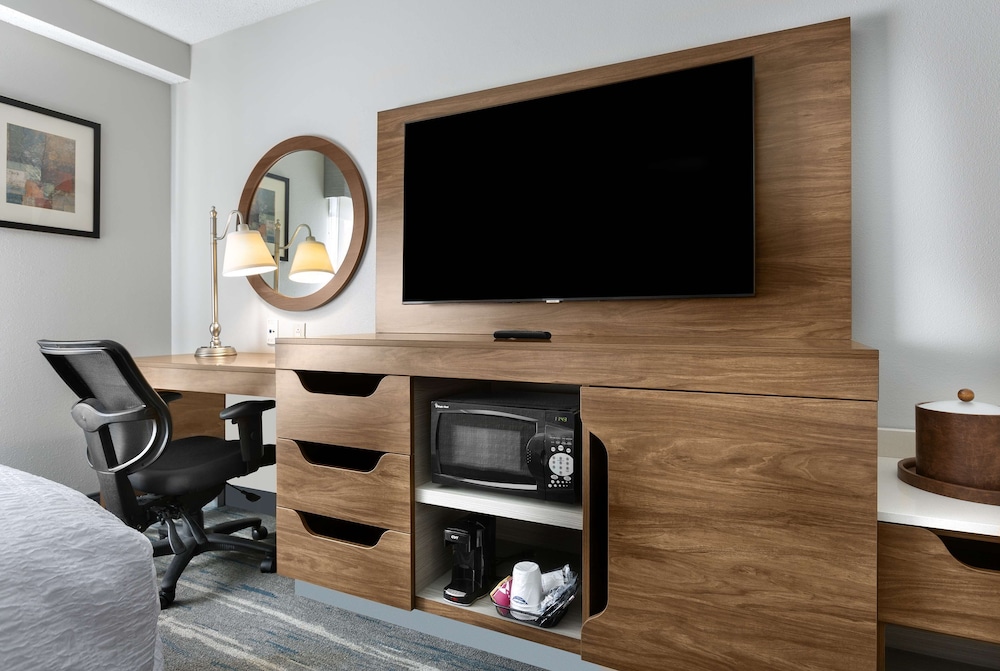 Hampton Inn Charlotte Belmont at Montcross - photo 6