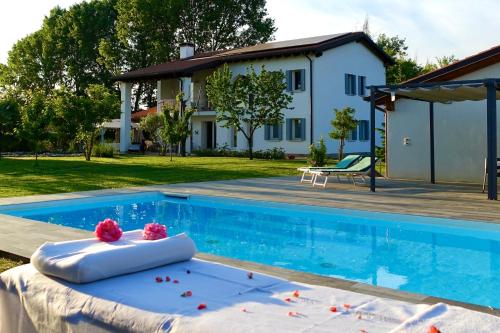 Pool & Garden Villa Lelia — 4-Star Luxury Hotel in Mirano, Italy
