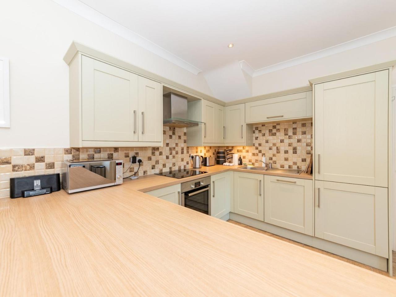 Modern 3 Bedroom with Garden in Reading Pass the Keys