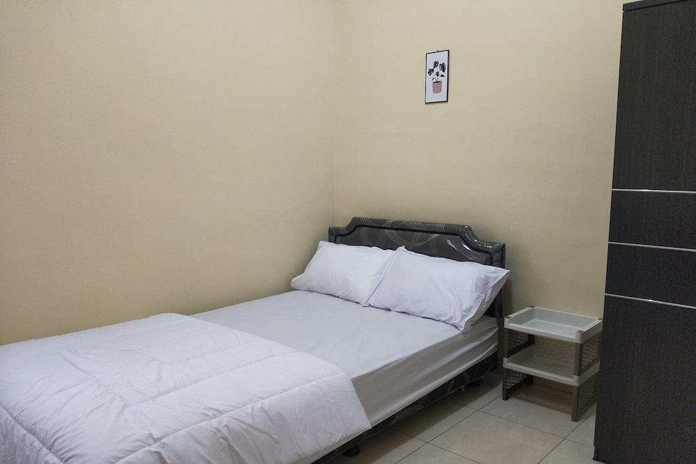 OYO Life 93257 Kos Anugerah in Mataram, Indonesia