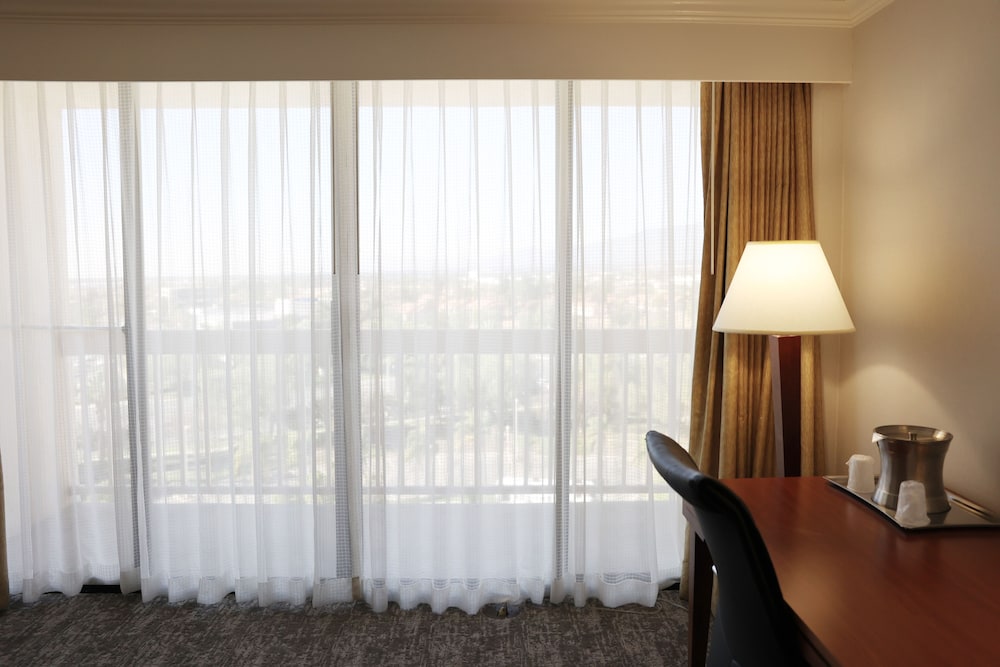 Ontario Airport Hotel & Conference Center - photo 8