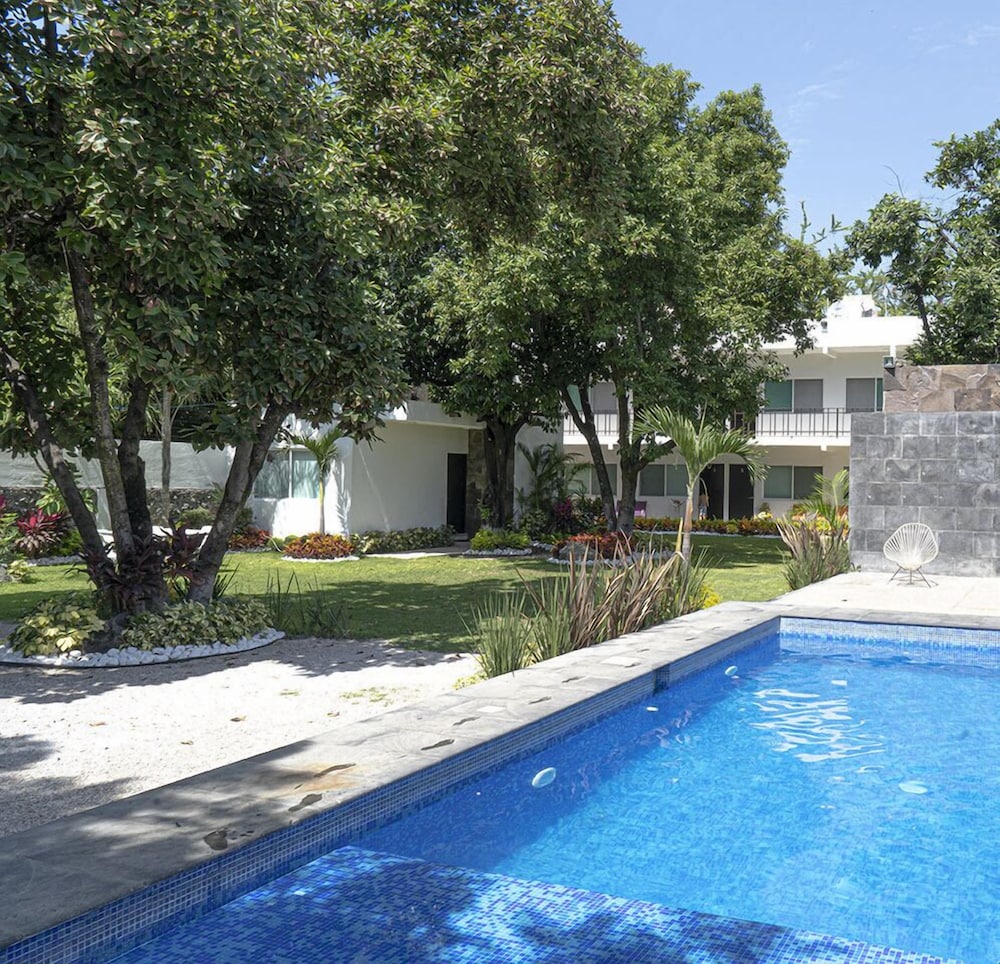 Suites Milán Room in Xochitepec, Mexico