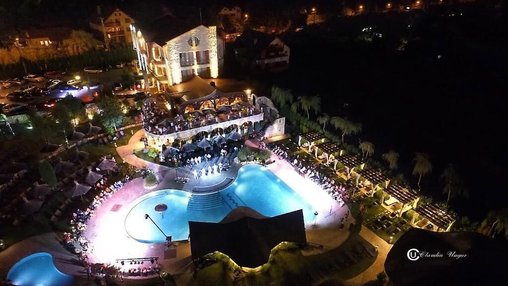 Castel Transilvania — 4-Star Luxury Hotel in Baia Mare, Romania