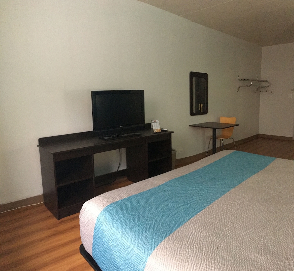 FairBridge Inn Express Melrose Park - photo 5