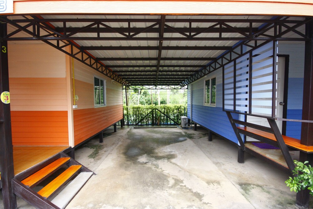 Hi Tech Resort — Kabin Buri