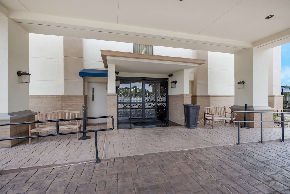 Hampton Inn Marshall - photo 37