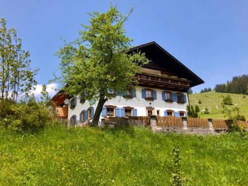 Gästehaus Holl — 4-Star Luxury Hotel in Schattwald, Austria