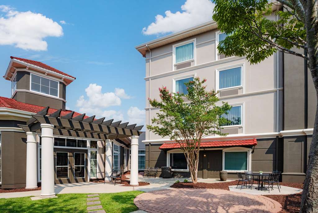 La Quinta Inn & Suites by Wyndham Myrtle Beach Broadway Area - photo 35