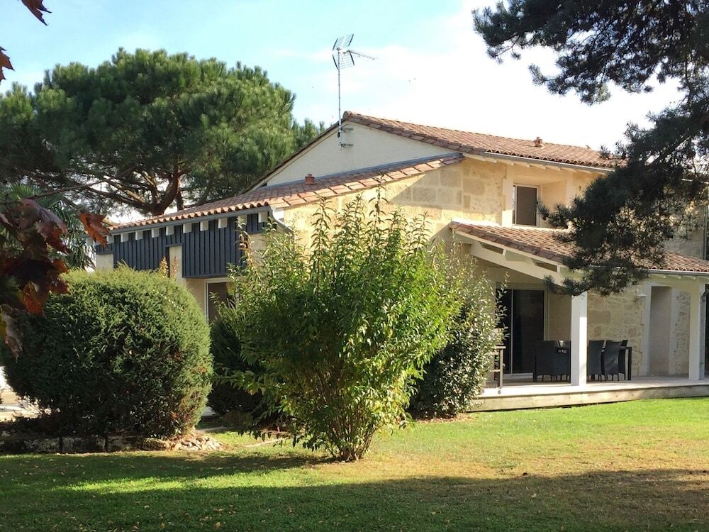 Le Domaine de la Ronce Gîte & Spa — 4-Star Luxury Hotel in Cezac, France