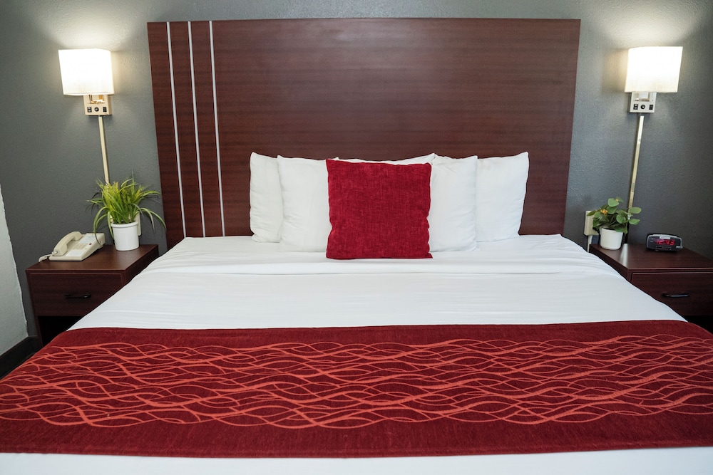 Victorian Inn & Suites - photo 17