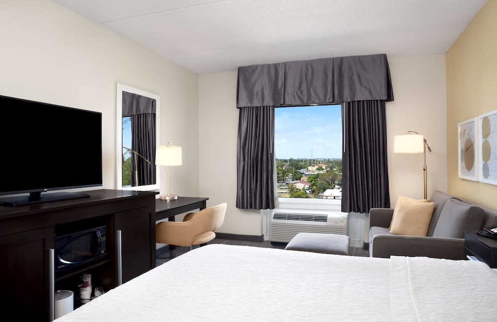 Hampton Inn by Hilton Hallandale Beach Aventura - photo 9