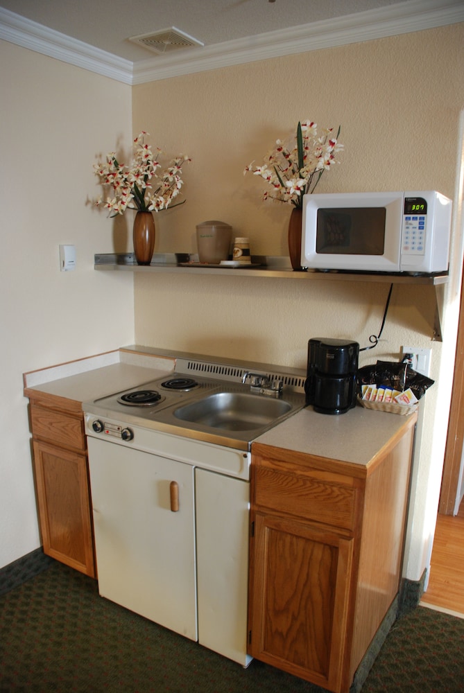 Merrill Field Inn - photo 11