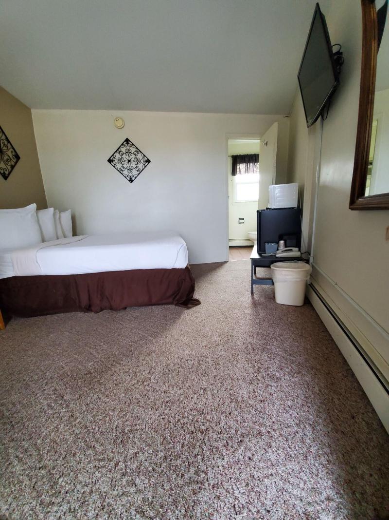 Sunset Lodge Escanaba - photo 23