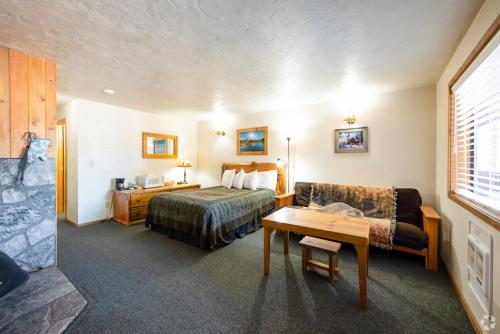 Willamette Pass Inn & Chalets - photo 14
