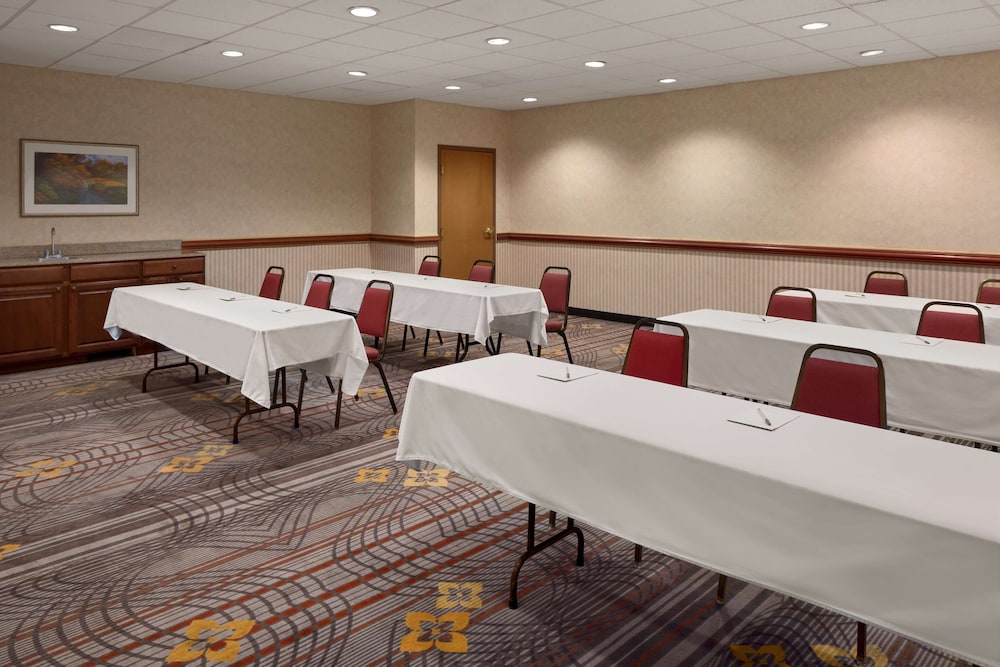 Hampton Inn & Suites Detroit Sterling Heights - photo 25