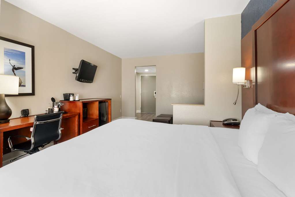 Comfort Suites West Jacksonville - photo 13