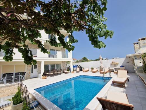 Apartments Chico — 4-Star Luxury Hotel in Sveti Filip I Jakov, Croatia