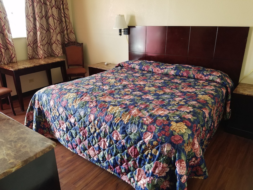 Luxury Inn & RV Park - photo 7
