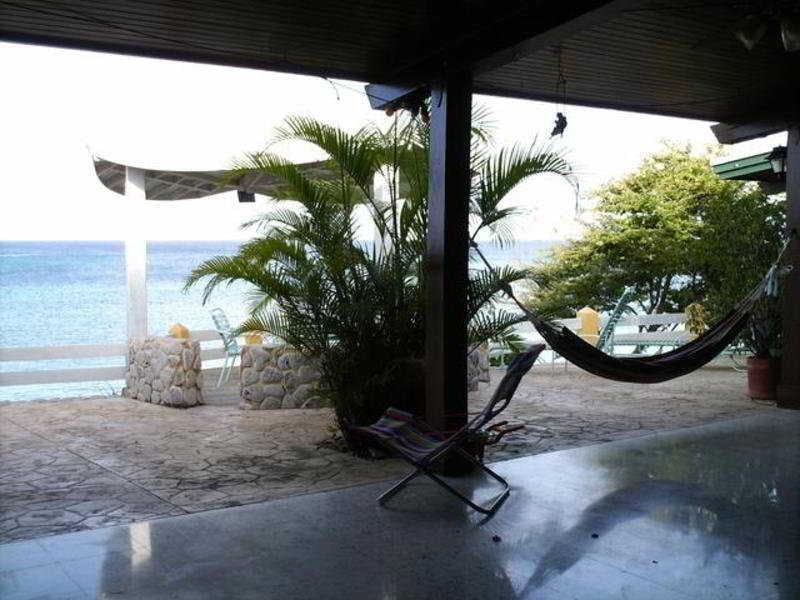 Settlers Beach — Holetown — photo 3