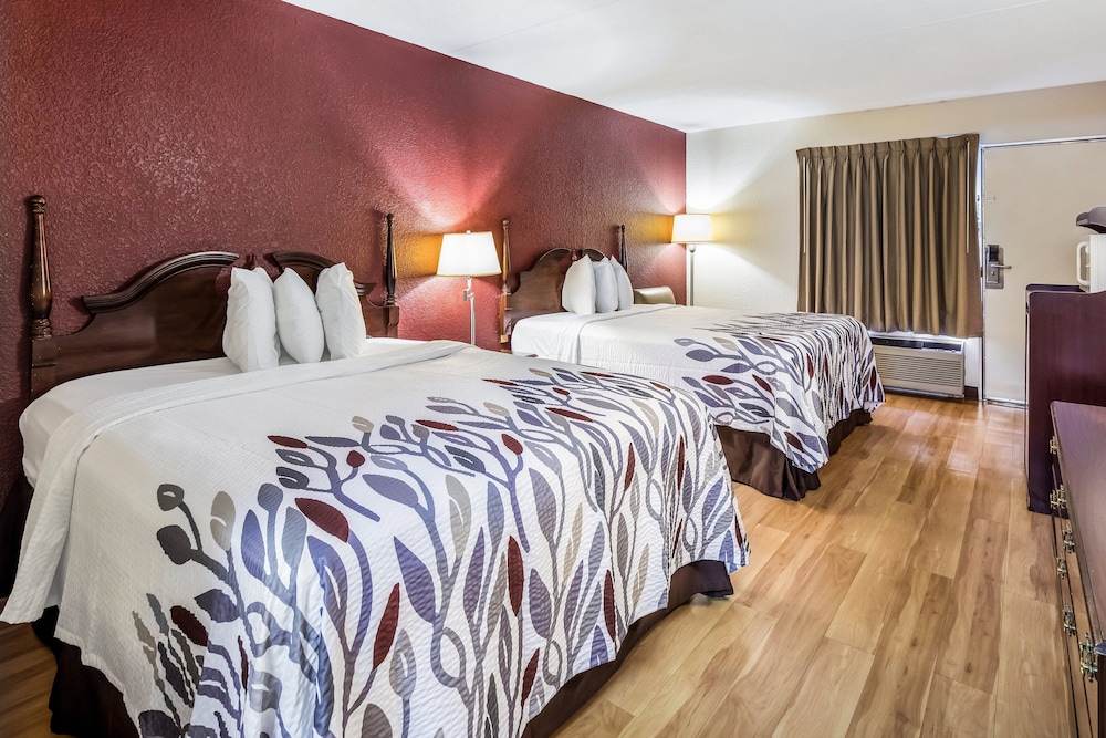 Red Roof Inn Caryville - photo 14