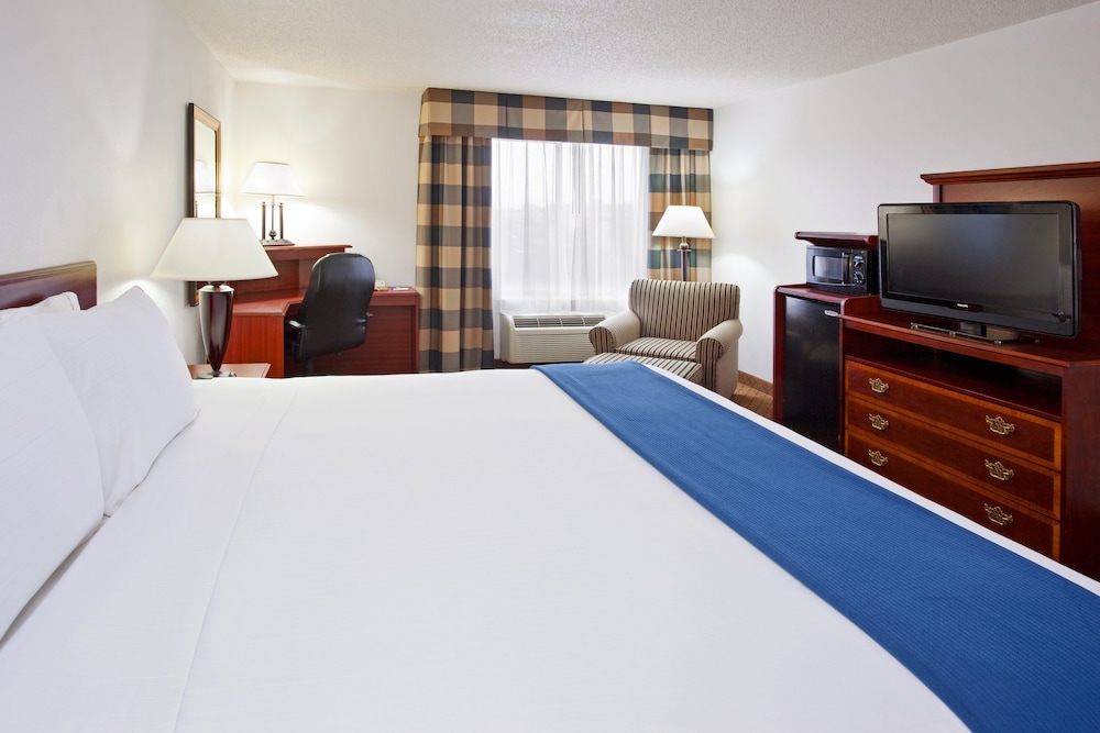 Holiday Inn Express & Suites Alliance by IHG - photo 5