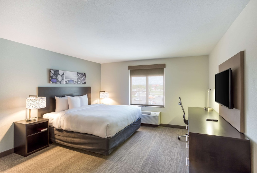 MainStay Suites Logan Ohio Hocking Hills - photo 14