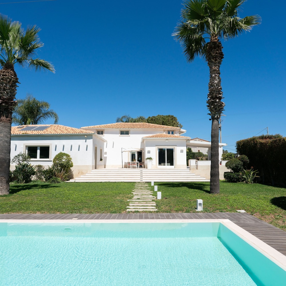 Villa Elena in Isola — 4-Star Luxury Hotel in Siracusa, Italy
