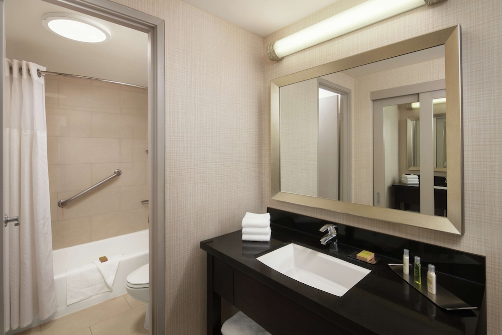 DoubleTree By Hilton San Diego Hotel Circle - photo 20