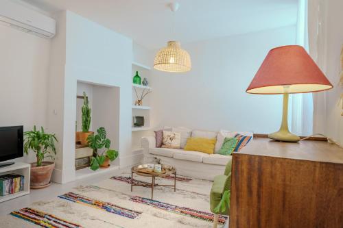 Sunny & Charming Oeiras Historical Center House — 4-Star Luxury Hotel in Oeiras, Portugal