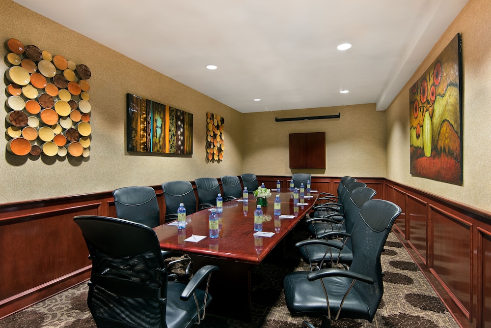 Oxford Suites Spokane Valley - photo 38