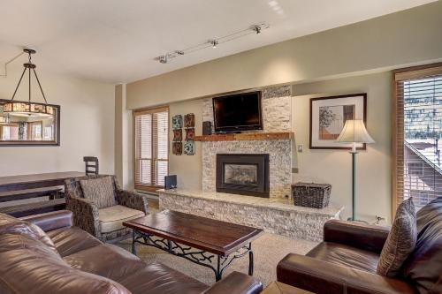 Village at Breckenridge Condos Sleeps 8 Ski in Out Walk downtown 2 Bedroom Apts by RedAwning — 4-Star Luxury Hotel in Breckenridge, United States