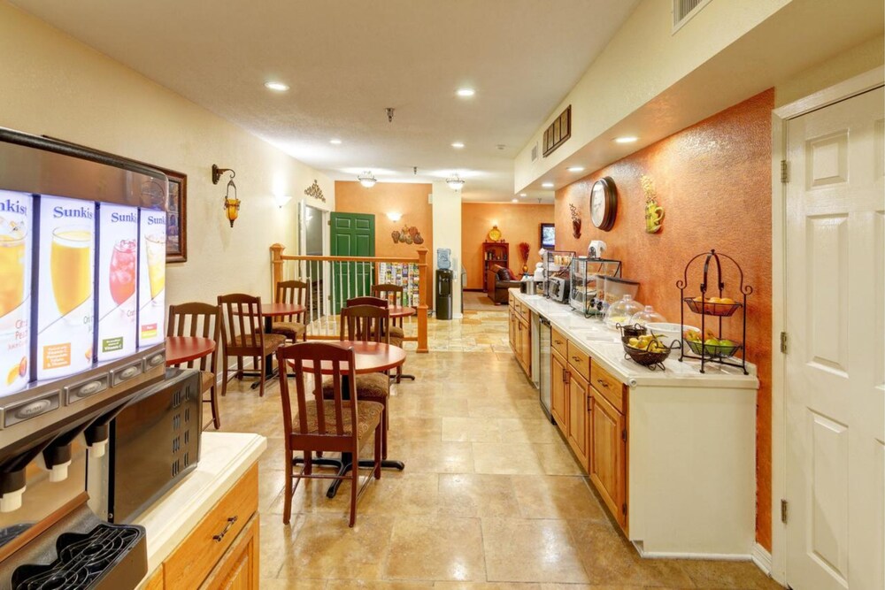 Regency Inn & Suites Biloxi - photo 18